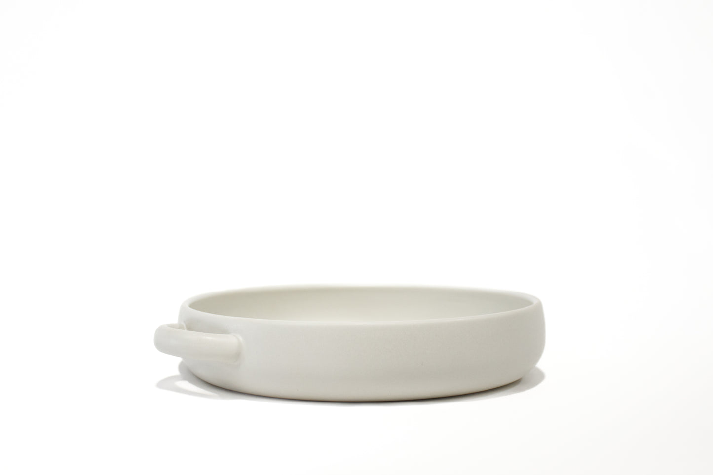 dinner plate w/handles - white